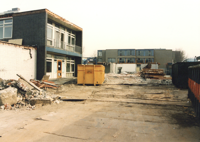 503104 Gezicht op het politiebureau Marco Pololaan 6 te Utrecht, tijdens de sloop.